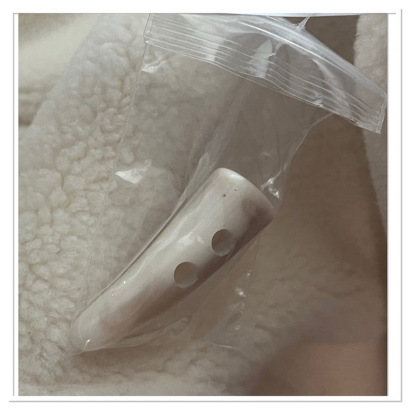 Fabulous Furs Elegant Cream Faux Suede and Faux Fur Trim. - Picture 11 of 13